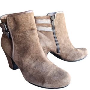 Sofft Wilton Brown Suede Side Zip Ankle Booties 7.51537300